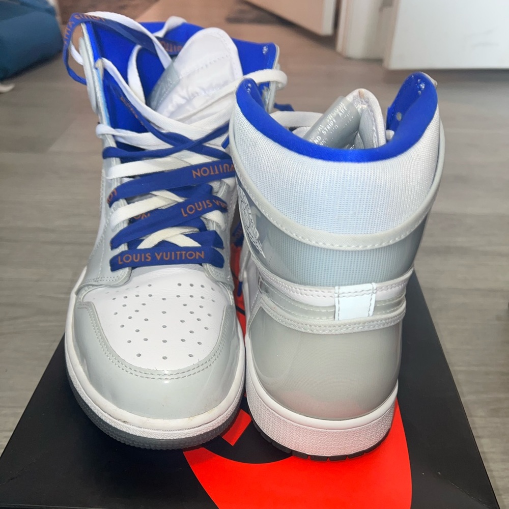 Jordan 1 Retro High
Zoom White Racer Blue SIZE 13